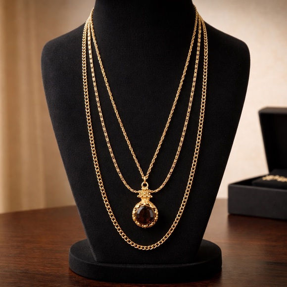 Elegant Goldette Pendant Necklace